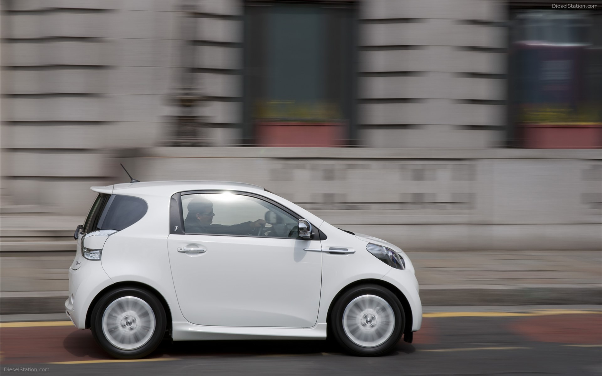 Aston Martin Cygnet Colette 2012